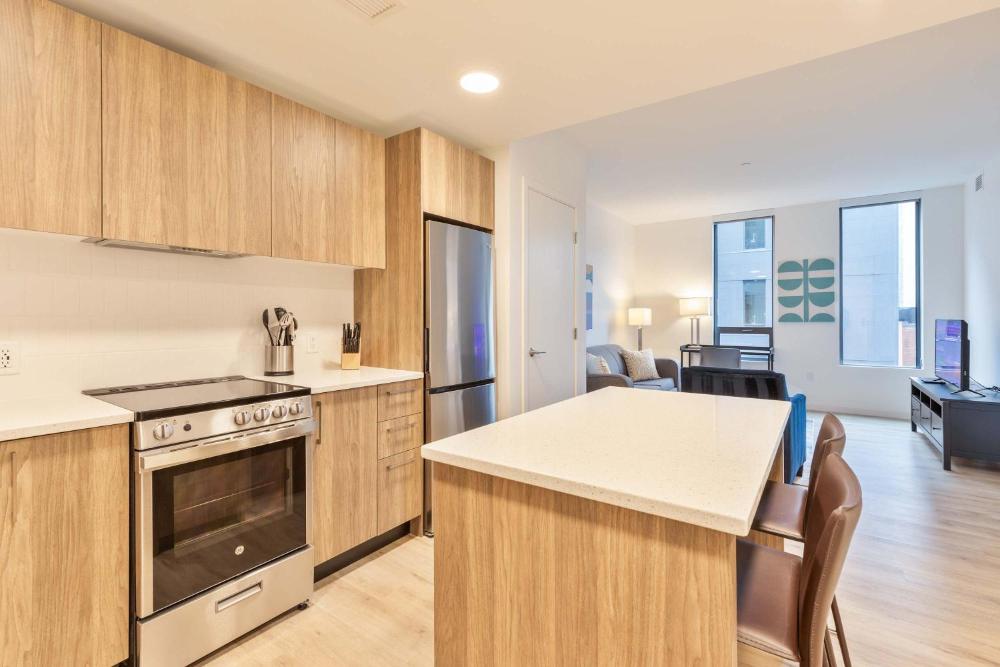 Modern Apt Walk to Restaurants